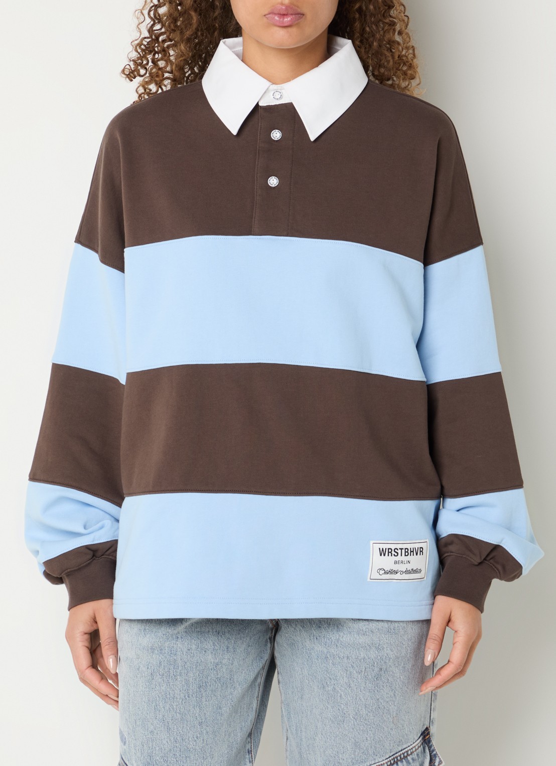 WRSTBHVR Geri oversized polo met streepprint - detail 3 bruin