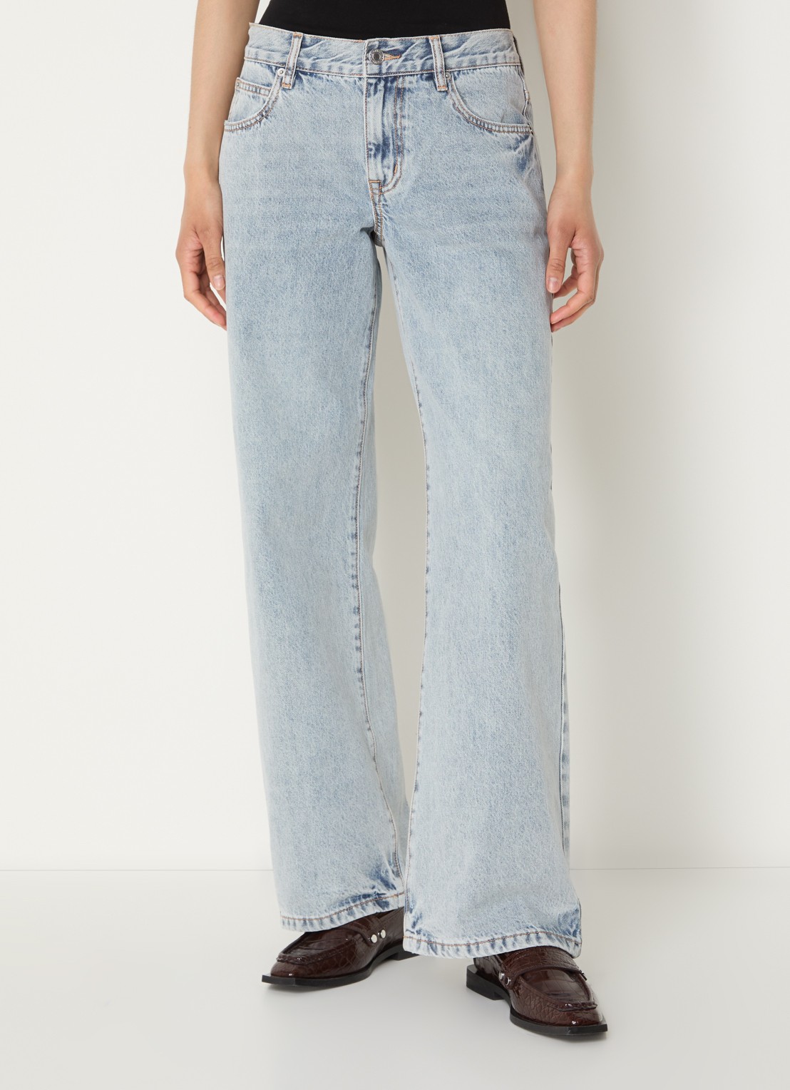 WRSTBHVR Maila mid waist straight leg jeans met lichte wassing - detail 3 indigo