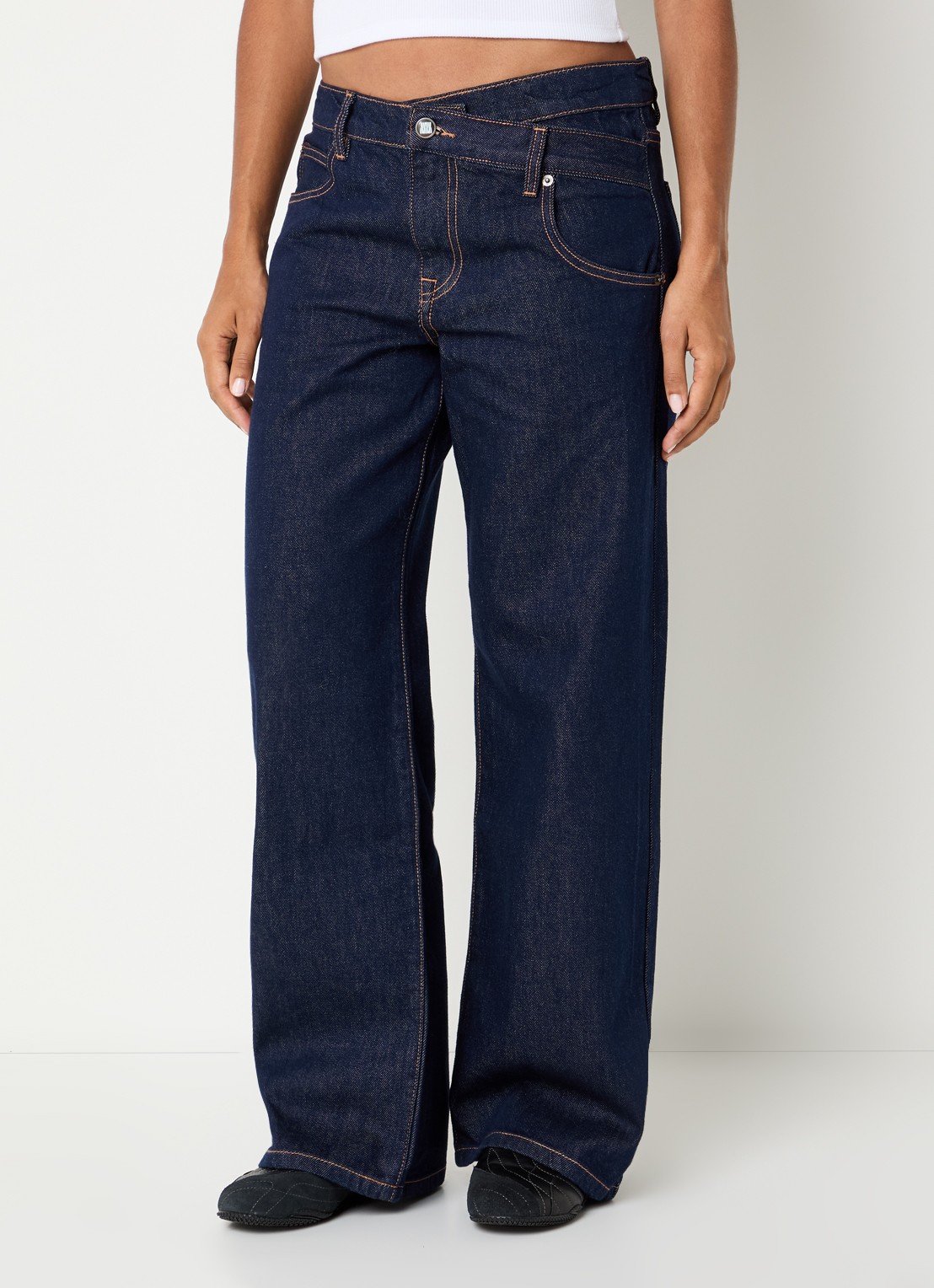 WRSTBHVR Meg mid waist wide fit jeans met donkere wassing - detail blauw