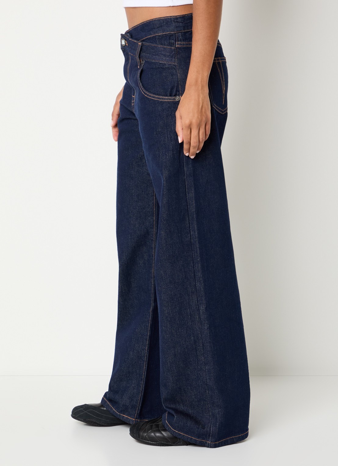 WRSTBHVR Meg mid waist wide fit jeans met donkere wassing - detail 2 blauw
