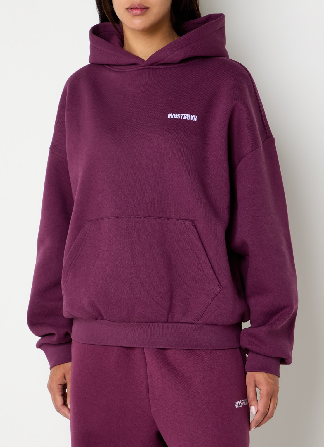 WRSTBHVR Studio hoodie met logo - achterkant 3 aubergine