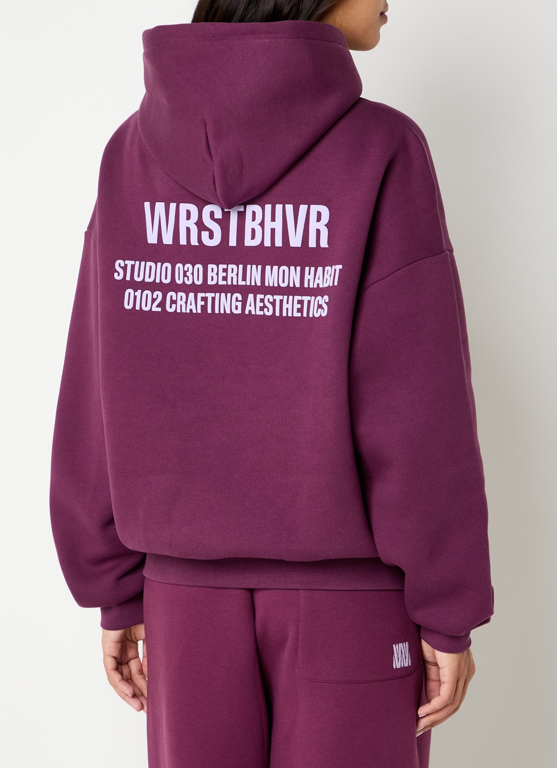 WRSTBHVR Studio hoodie met logo - detail aubergine