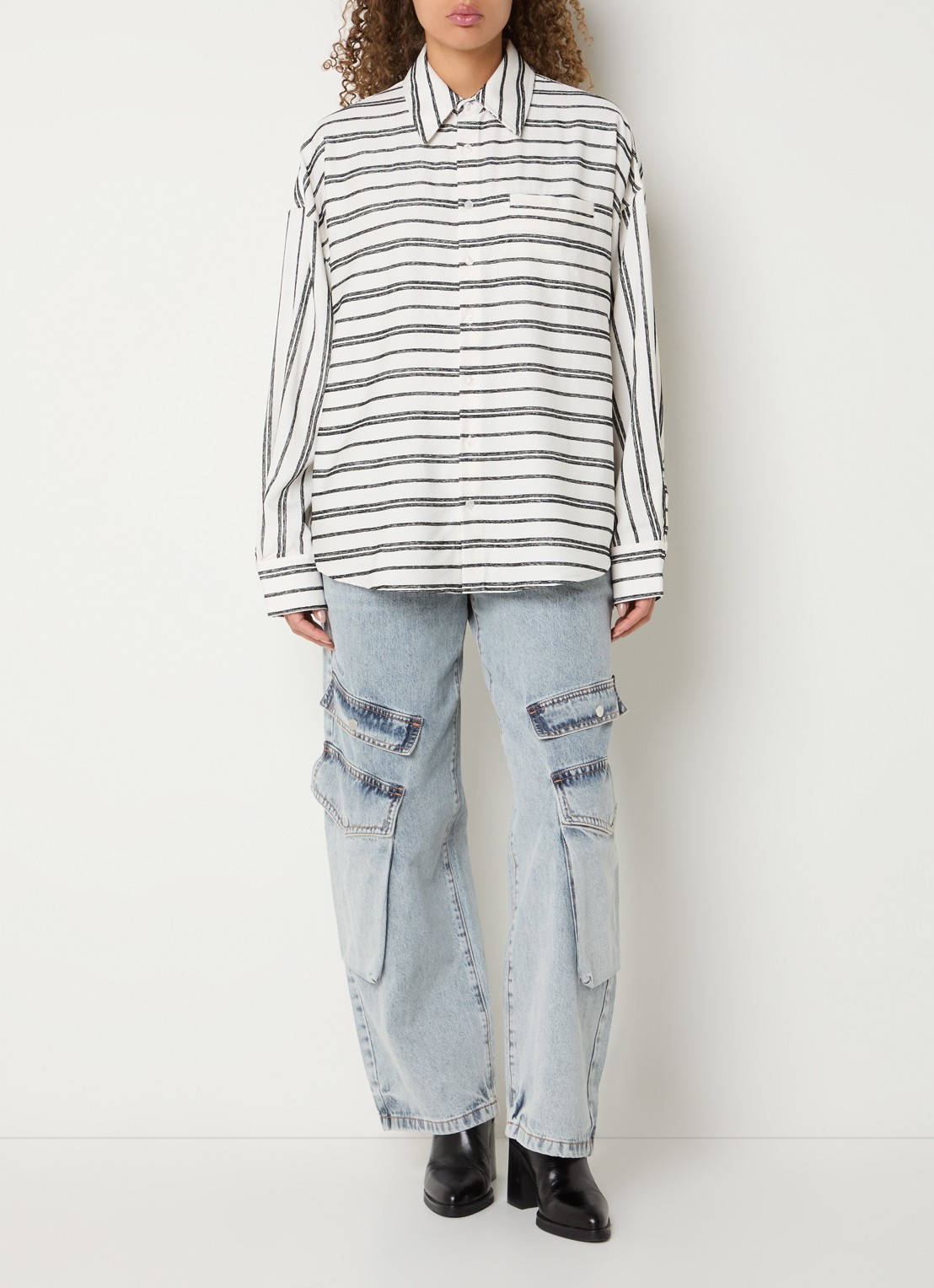 WRSTBHVR Tavi oversized blouse met streepprint en logo - voorkant 2 wit