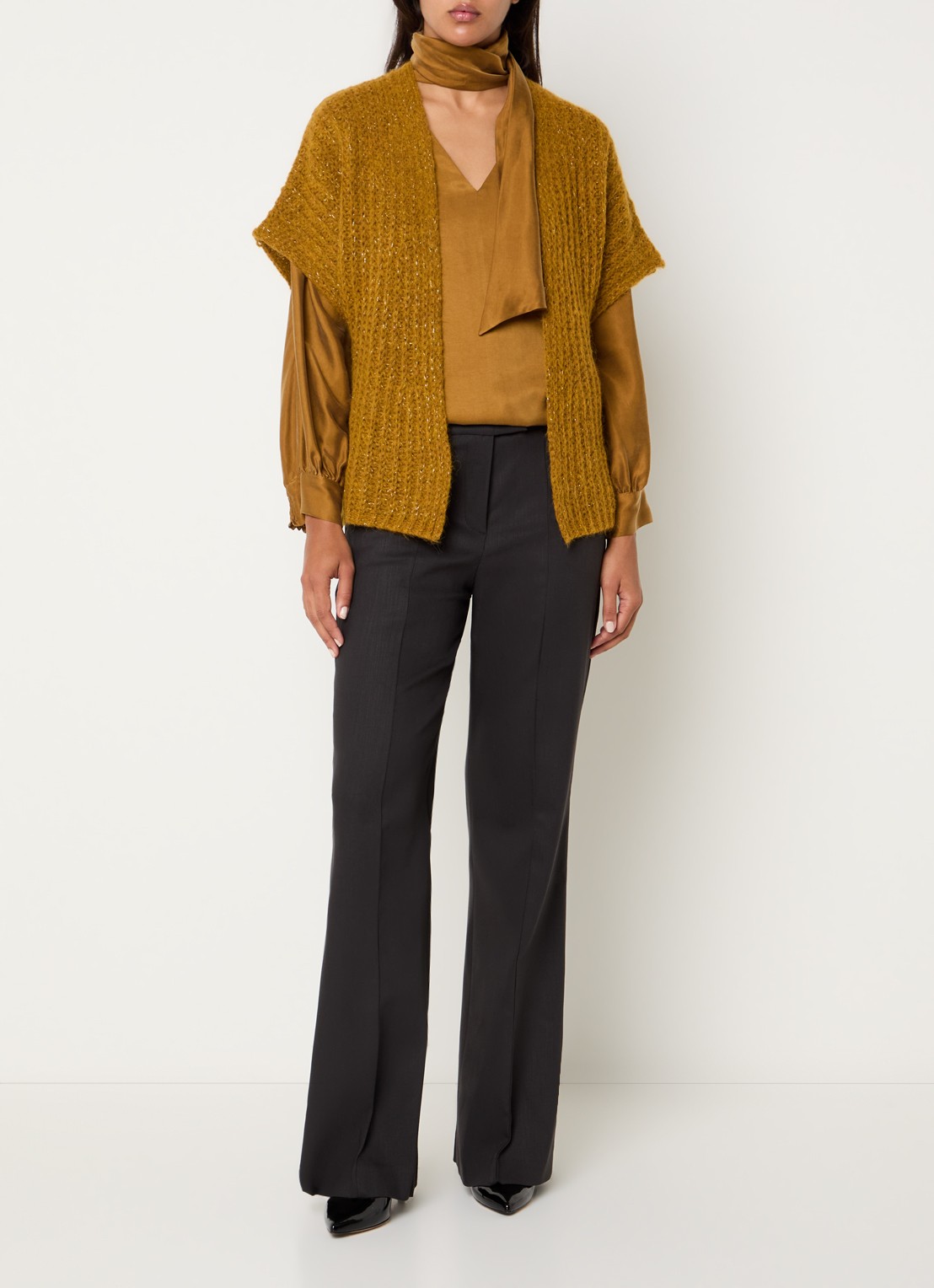 Xandres Bernadine grofgebreid openvallend vest in alpaca wolblend met lurex - voorkant 3 okergeel