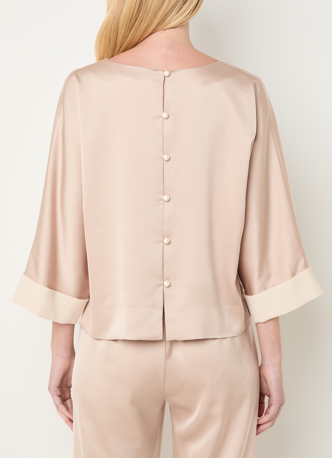 Xandres Halia blouse van satijn met trompetmouw - achterkant 4 beige