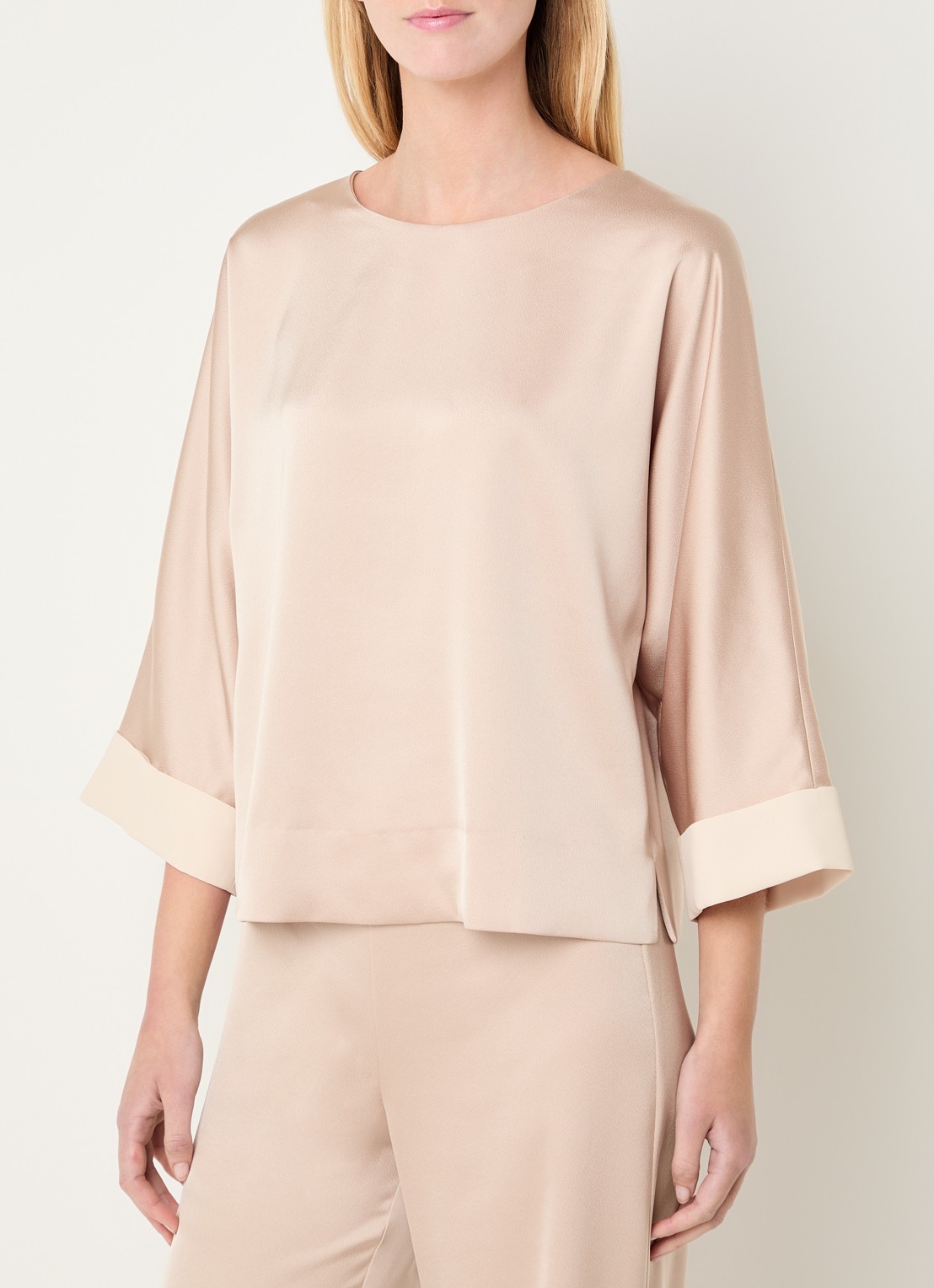 Xandres Halia blouse van satijn met trompetmouw - detail beige