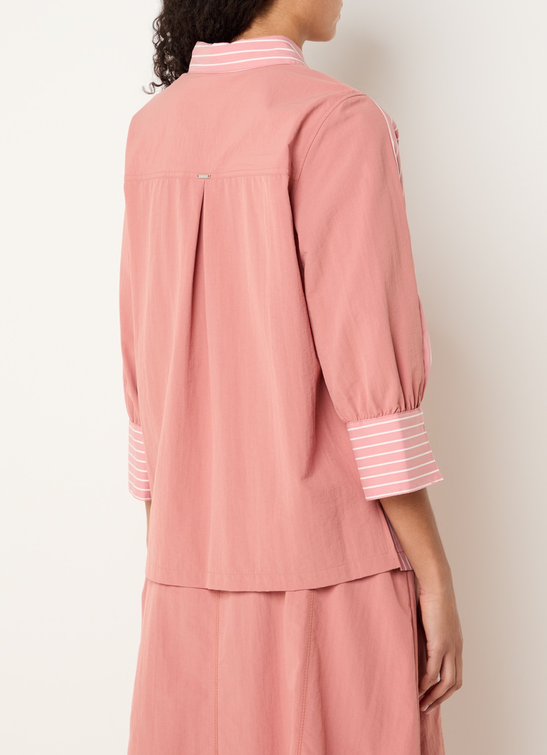 Xandres Hatriena blouse met streepprint - achterkant koraal
