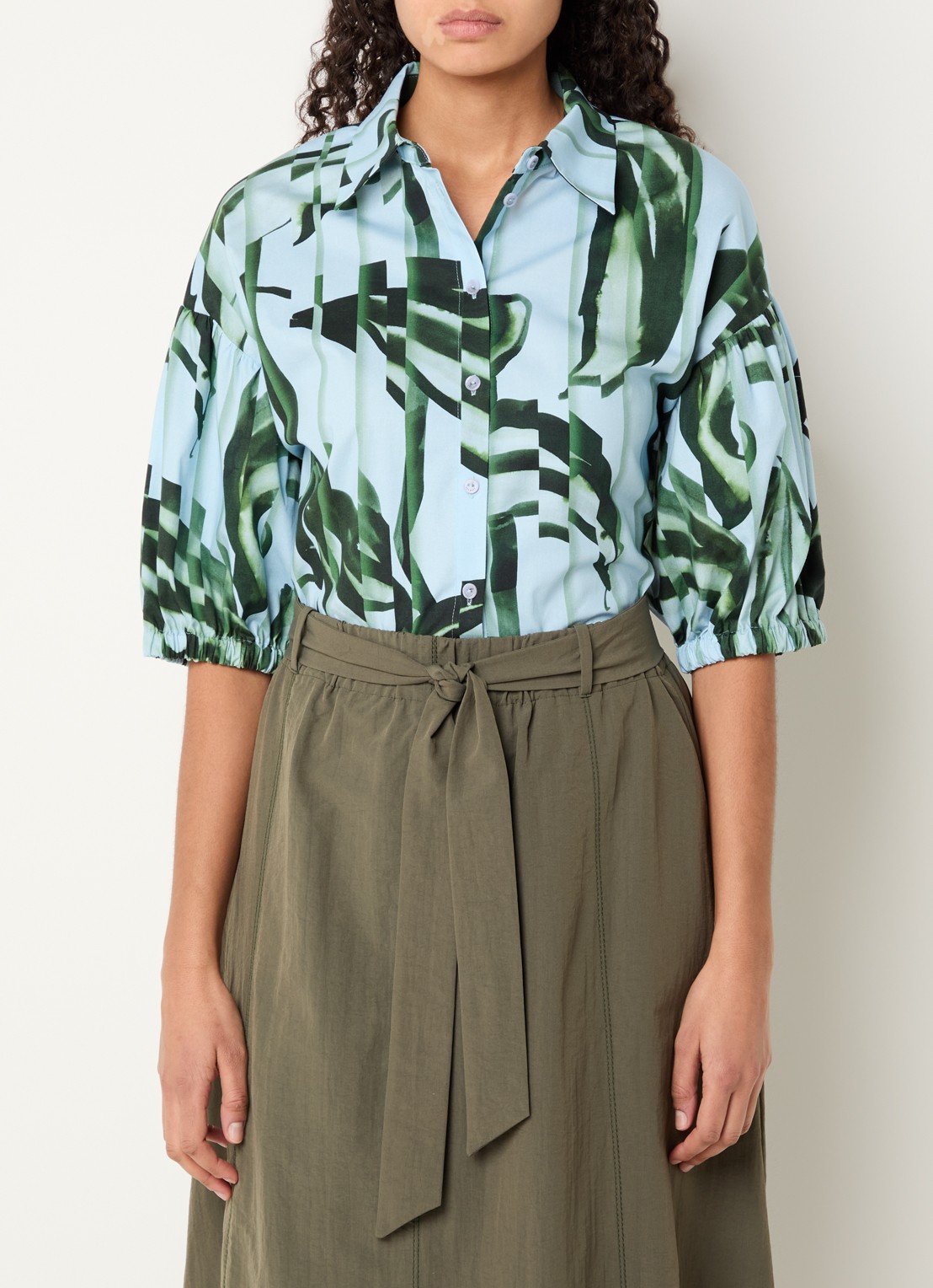 Xandres Hebad blouse met bloemenprint en pofmouw - detail 2 blauwgrijs