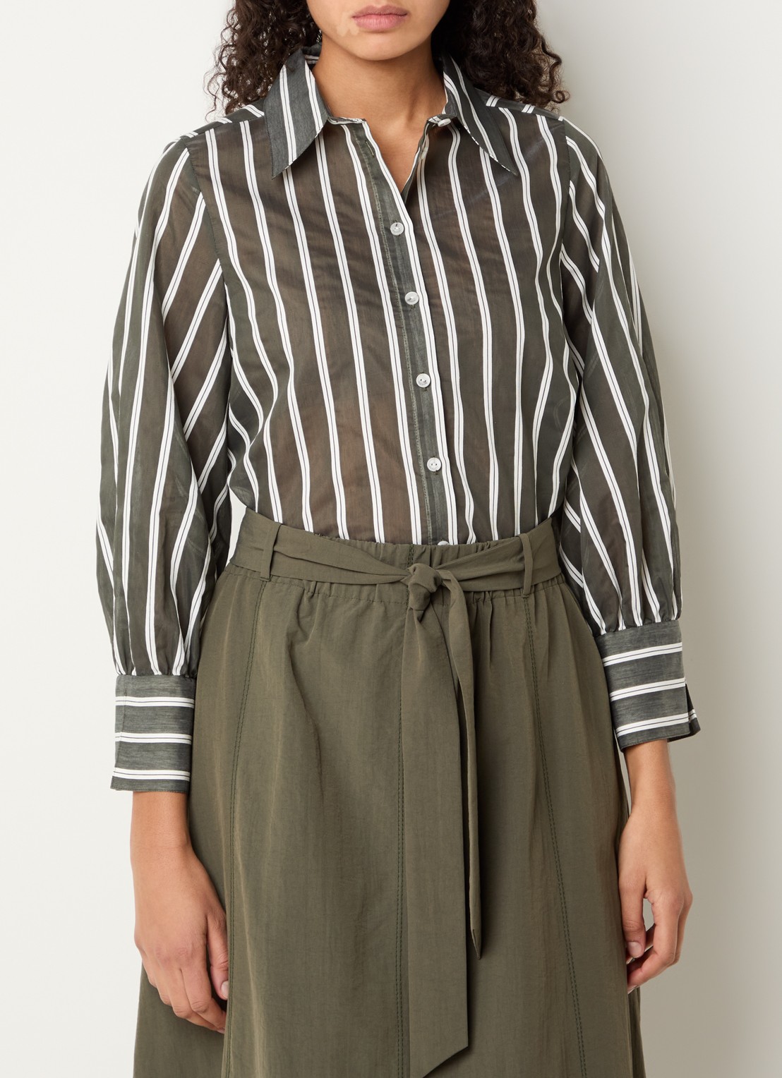 Xandres Heloisa semi-transparante blouse met streepprint - detail 3 bronsgroen