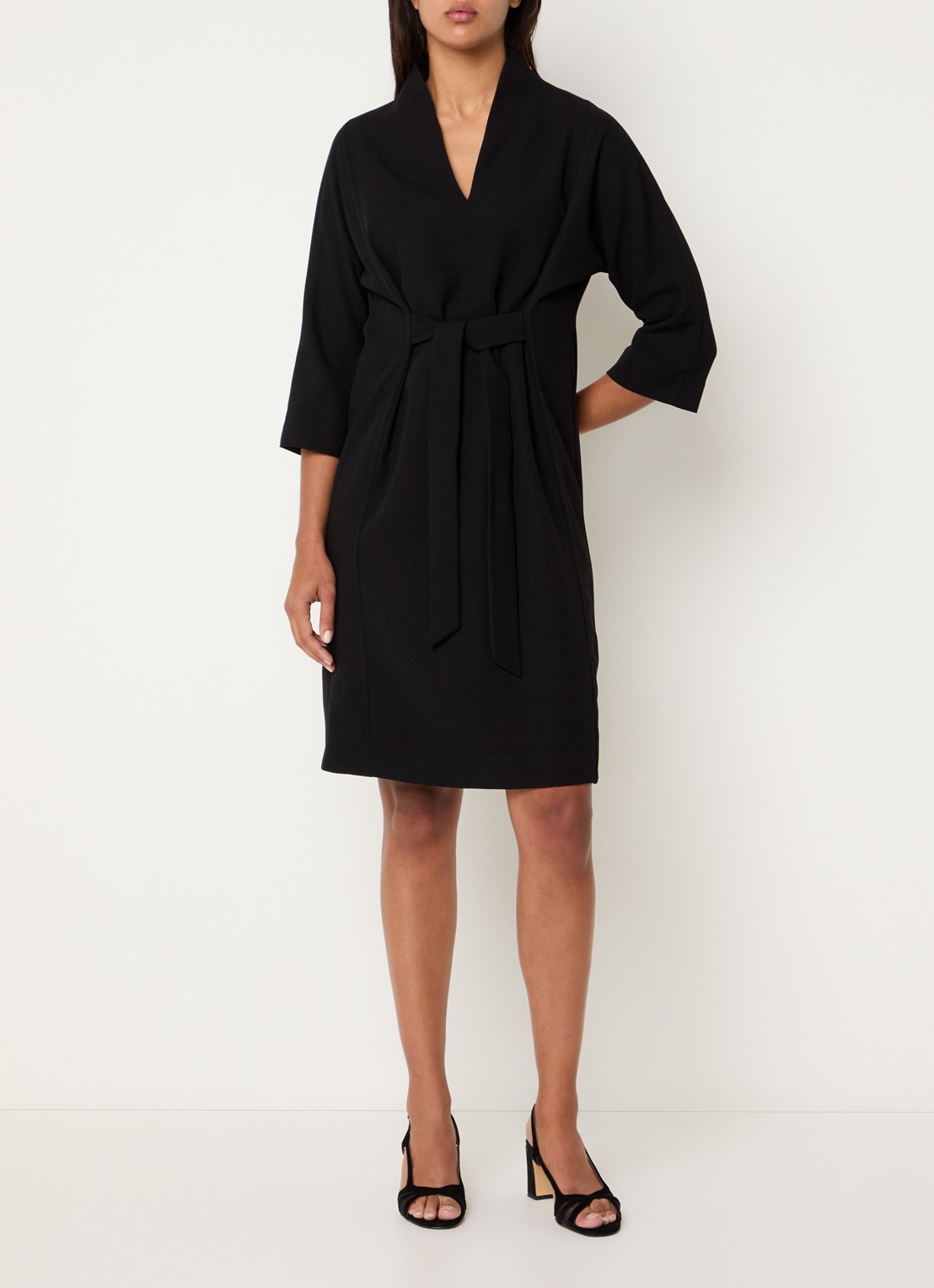 Xandres Kiliano midi tuniekjurk met V-hals en strikceintuur - voorkant 3 zwart