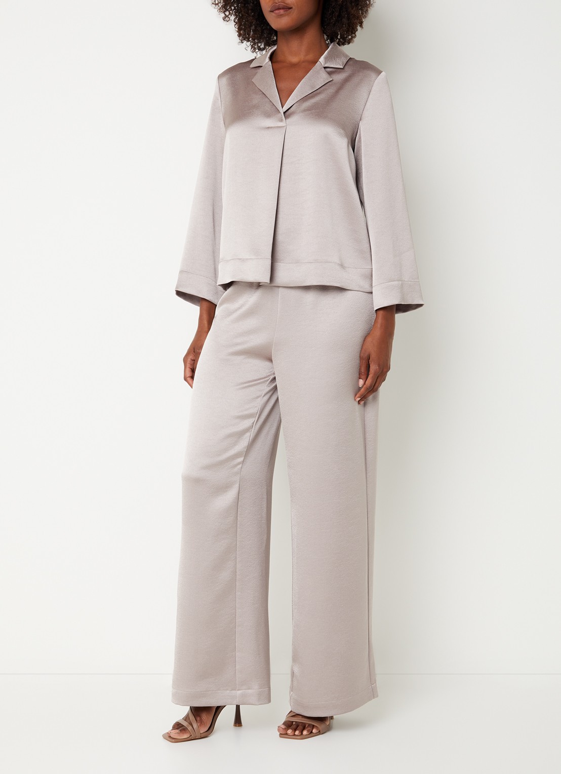 Xandres Paolo high waist wide fit broek van satijn - voorkant 3 creme