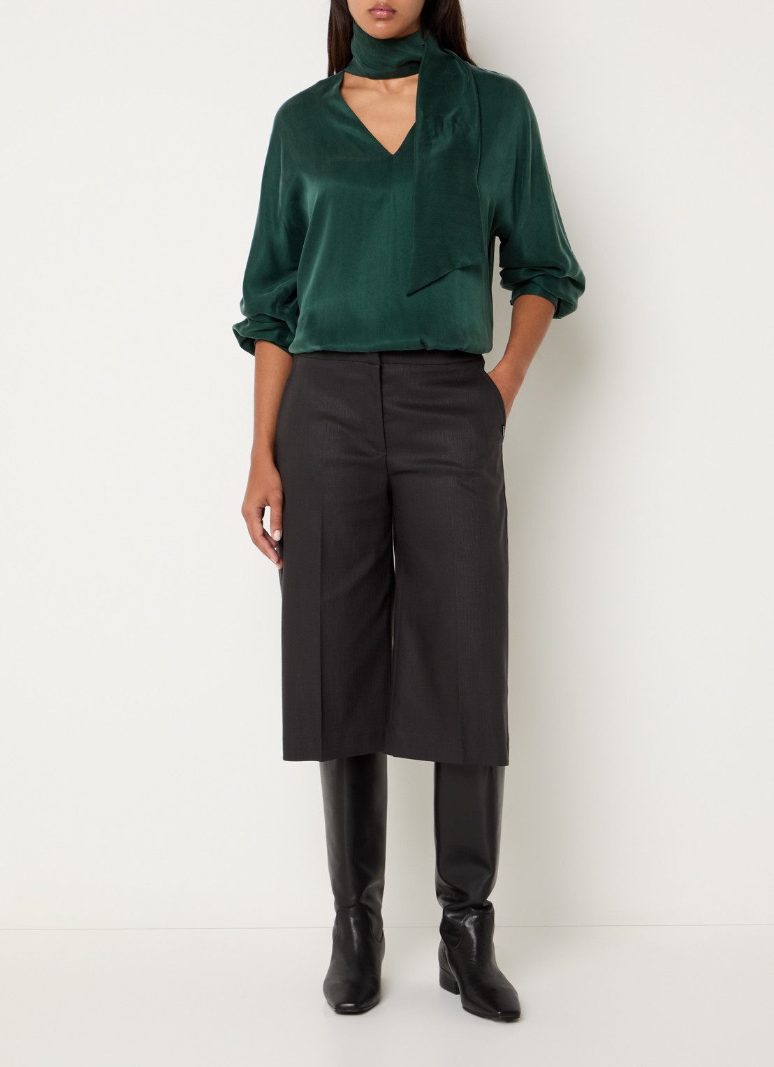 Xandres Patrizalo high waist straight fit korte pantalon in wolblend - voorkant 4 donkerbruin
