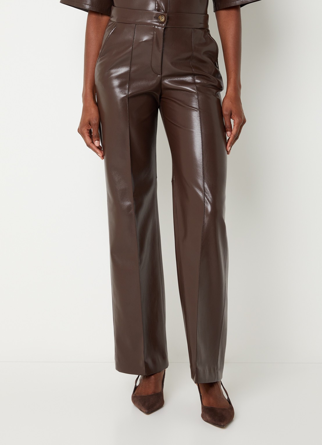 Xandres Pietrovic high waist straight fit broek van imitatieleer met steekzakken - detail 4 donkerbruin