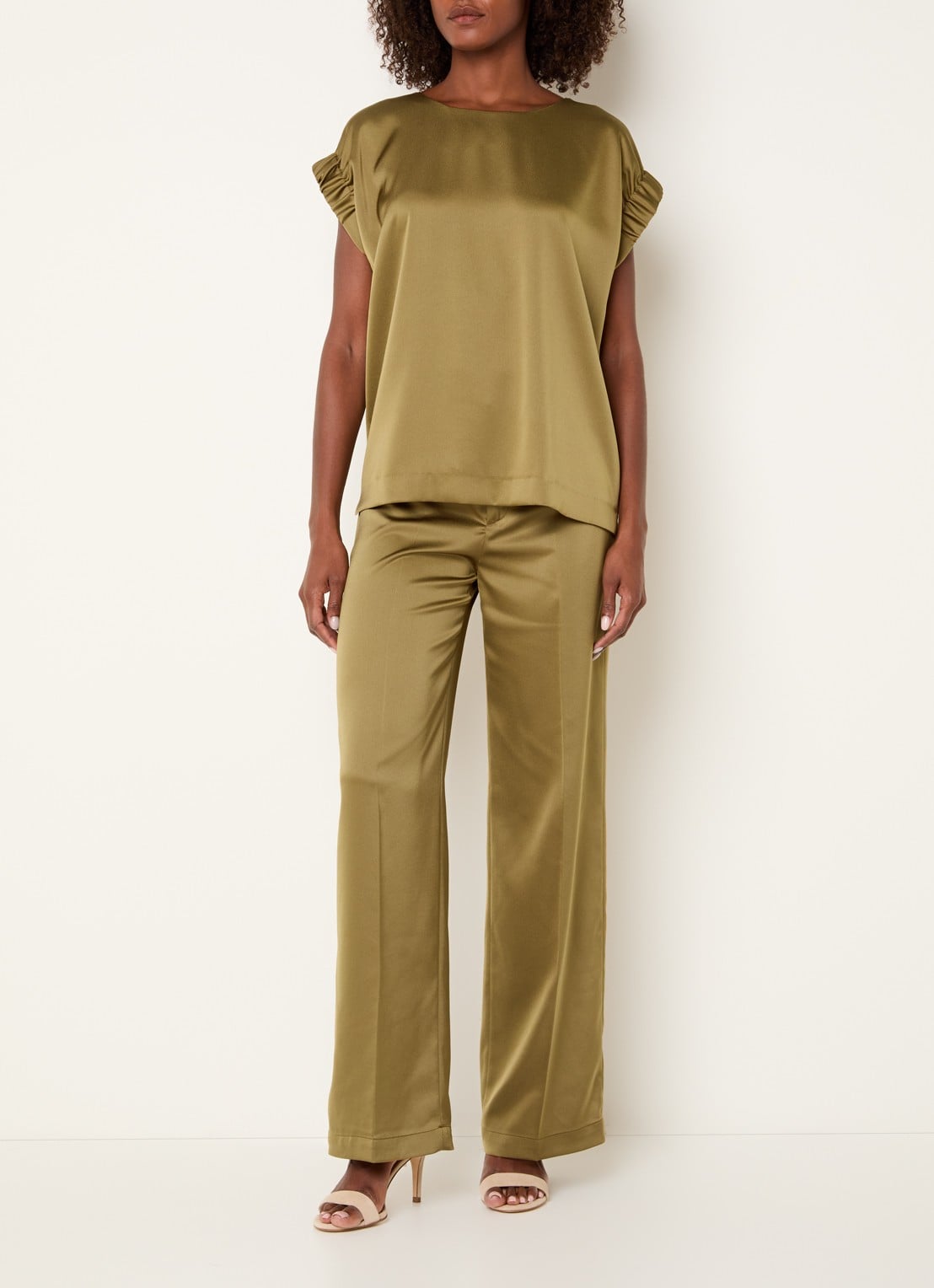Xandres Puko high waist straight fit pantalon van satijn - voorkant 2 bronsgroen