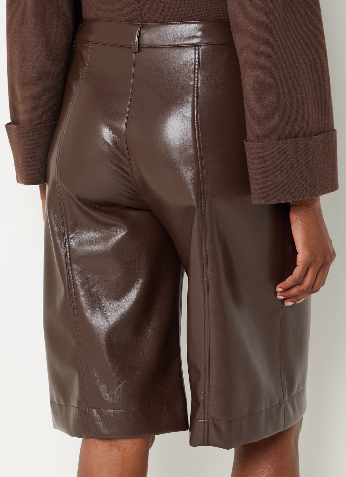 Xandres Puzanne high waist straight fit korte broek van imitatieleer - achterkant 4 donkerbruin