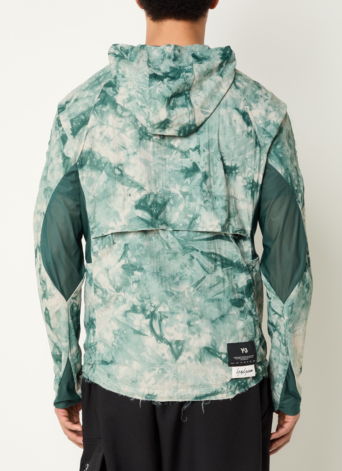 Y-3 Jack met camouflageprint en capuchon - achterkant groen
