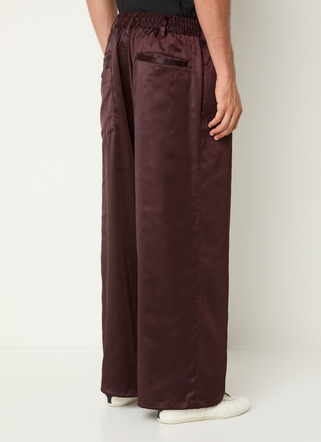 Y-3 Loose fit trainingsbroek van satijn met streepprint - achterkant 5 bordeauxrood
