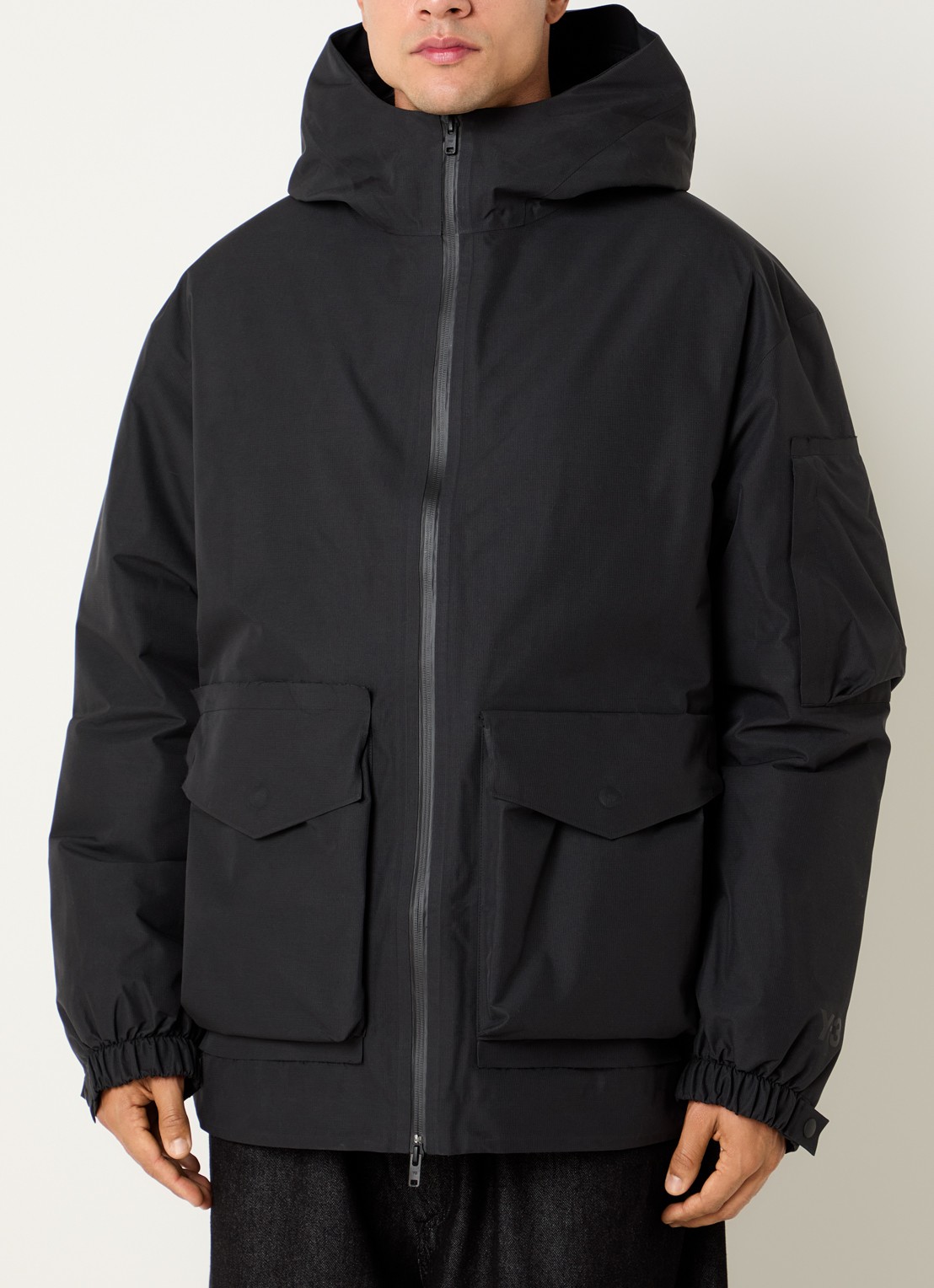 Y-3 Regenjack met capuchon en opgestikte zakken - detail zwart