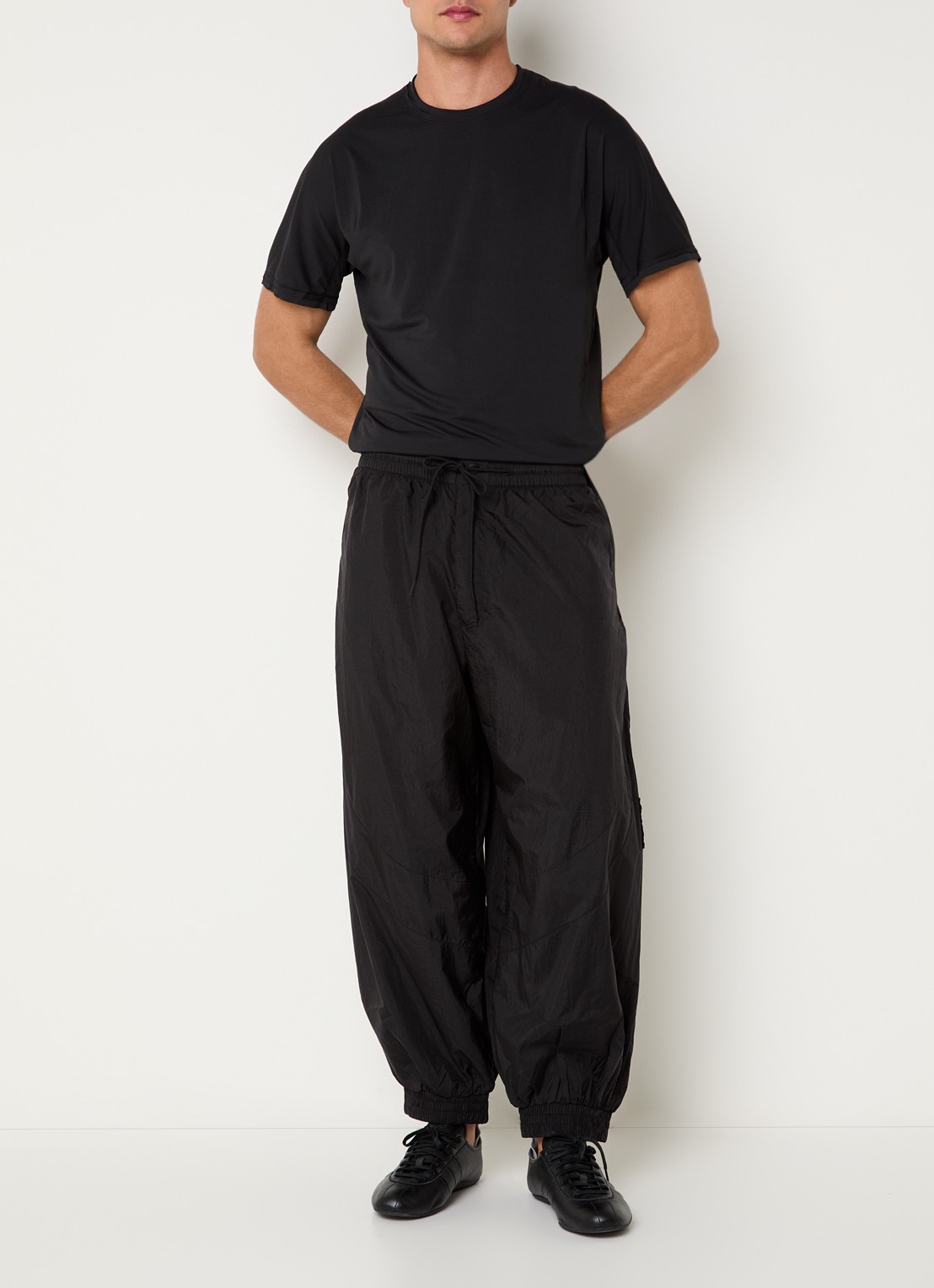 Y-3 Wide fit joggingbroek met logo en steekzakken - voorkant 2 zwart
