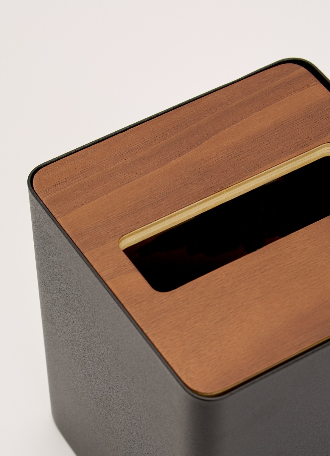 Yamazaki Rin tissuebox 15 cm - detail zwart