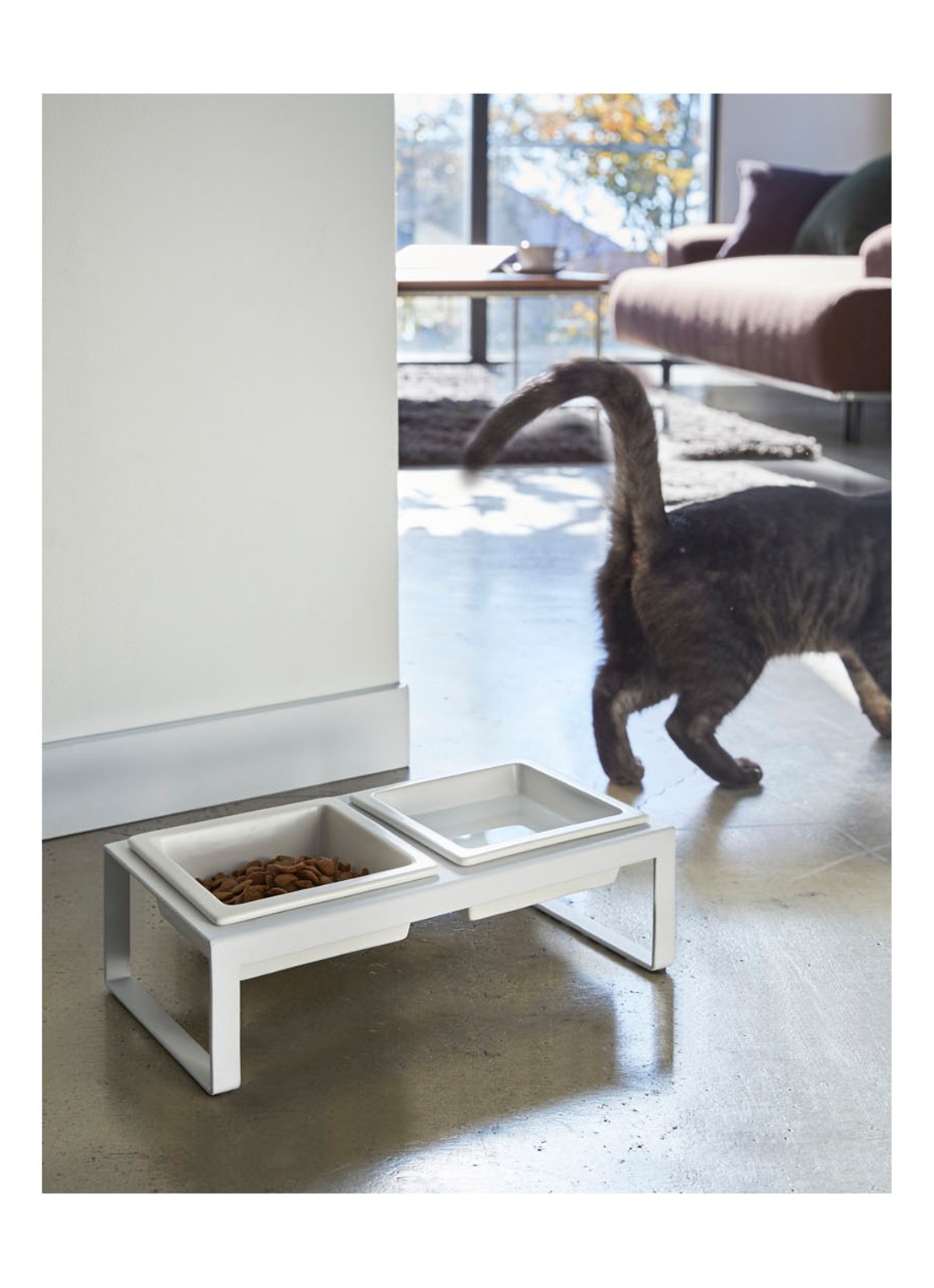 Yamazaki Tower Tall voerbak voor katten 29 x 15,5 cm - detail 3 wit