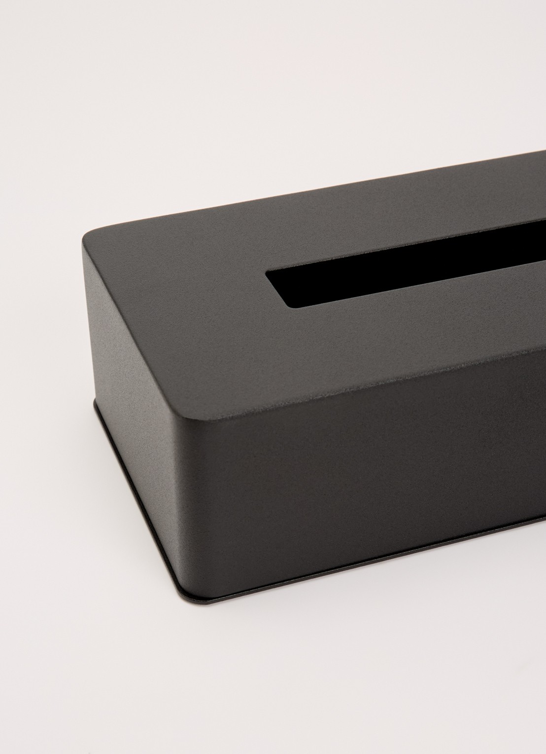 Yamazaki Tower tissuebox 26 cm - detail zwart