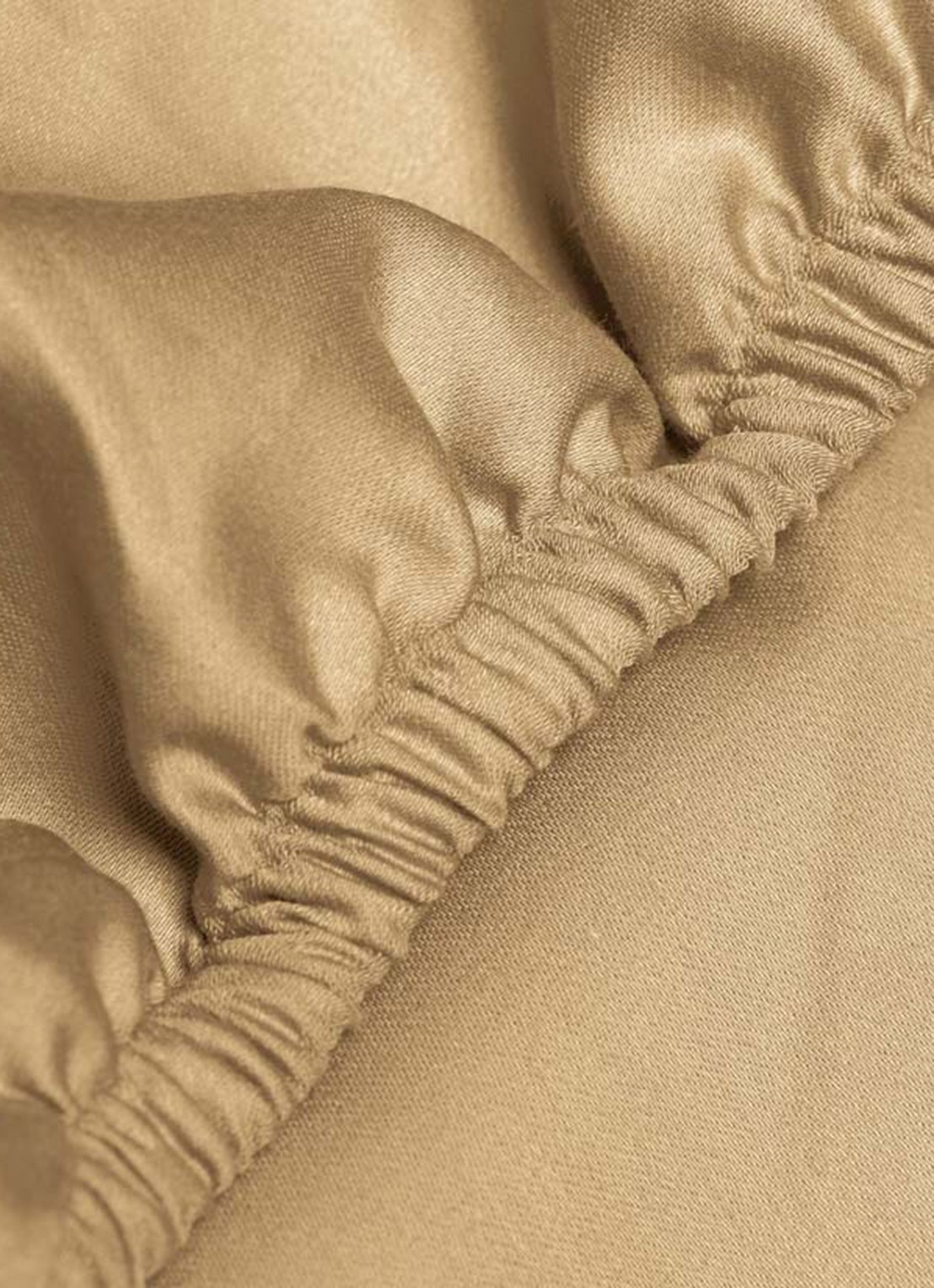 Yumeko Hoeslaken van  katoensatijn 300TC, hoekhoogte 30 cm  - voorkant 3 beige