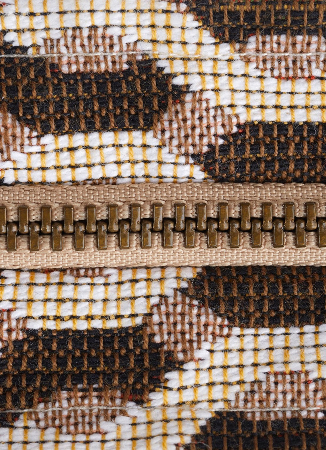 Yves Delorme Aime toilettas met print - detail 2 oranjebruin