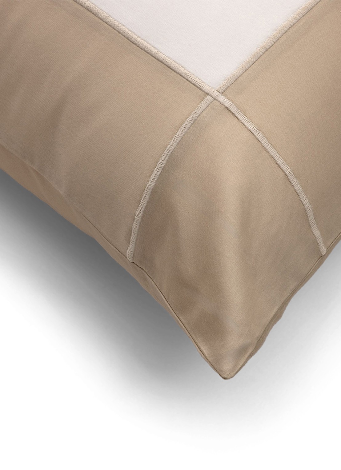 Yves Delorme Apollon kussensloop 120TC - detail beige