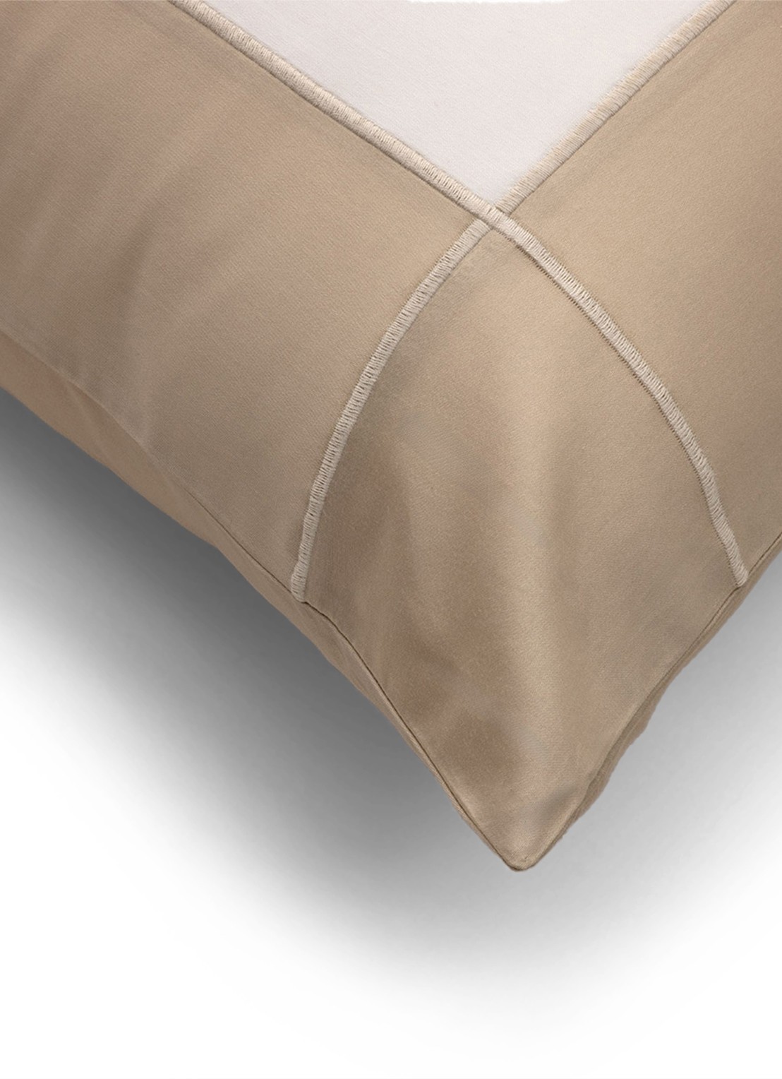 Yves Delorme Apollon kussensloop 120TC - detail 2 beige