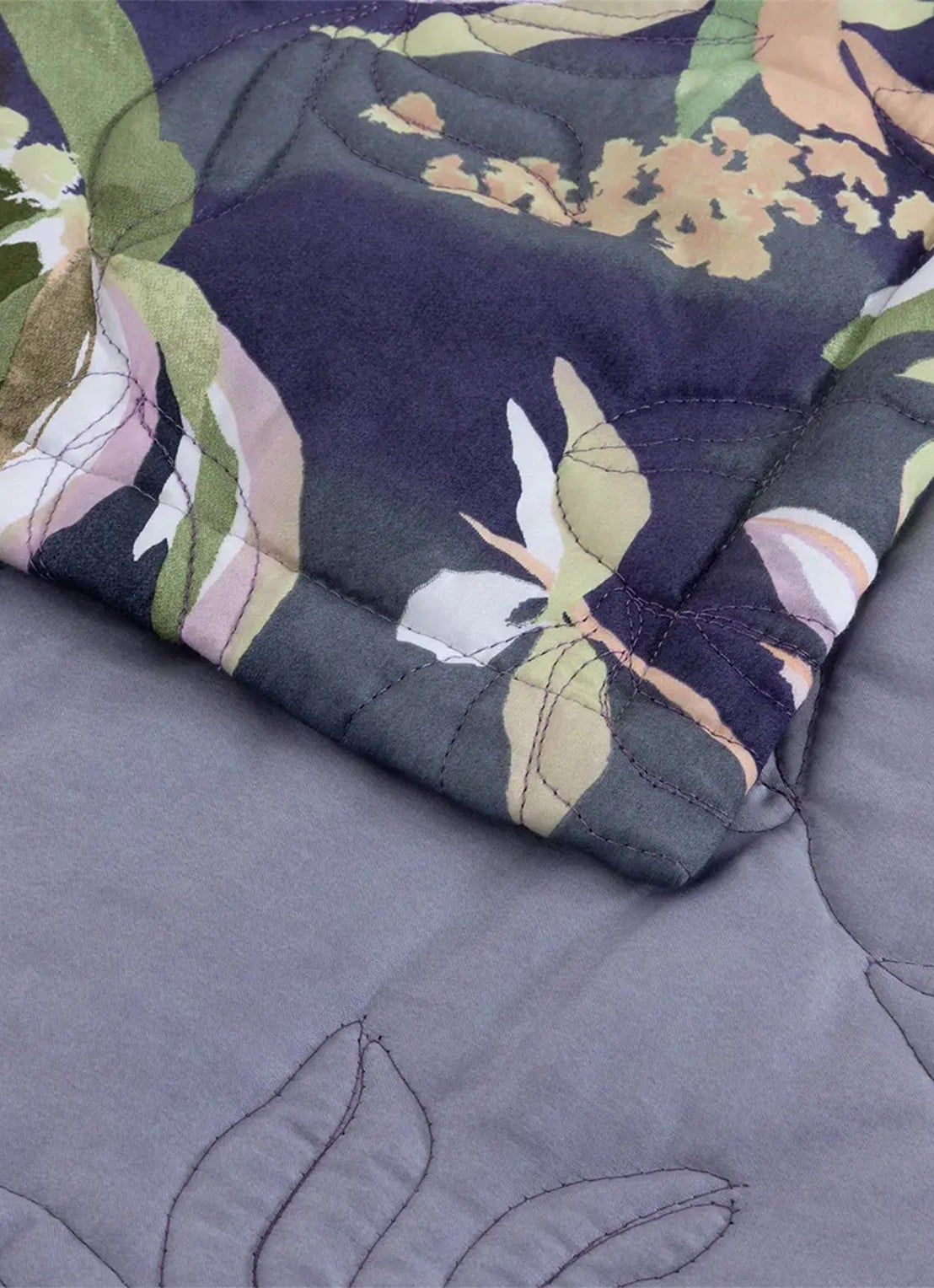 Yves Delorme Brume bedsprei 250 x 250 cm - voorkant 2 donkerblauw