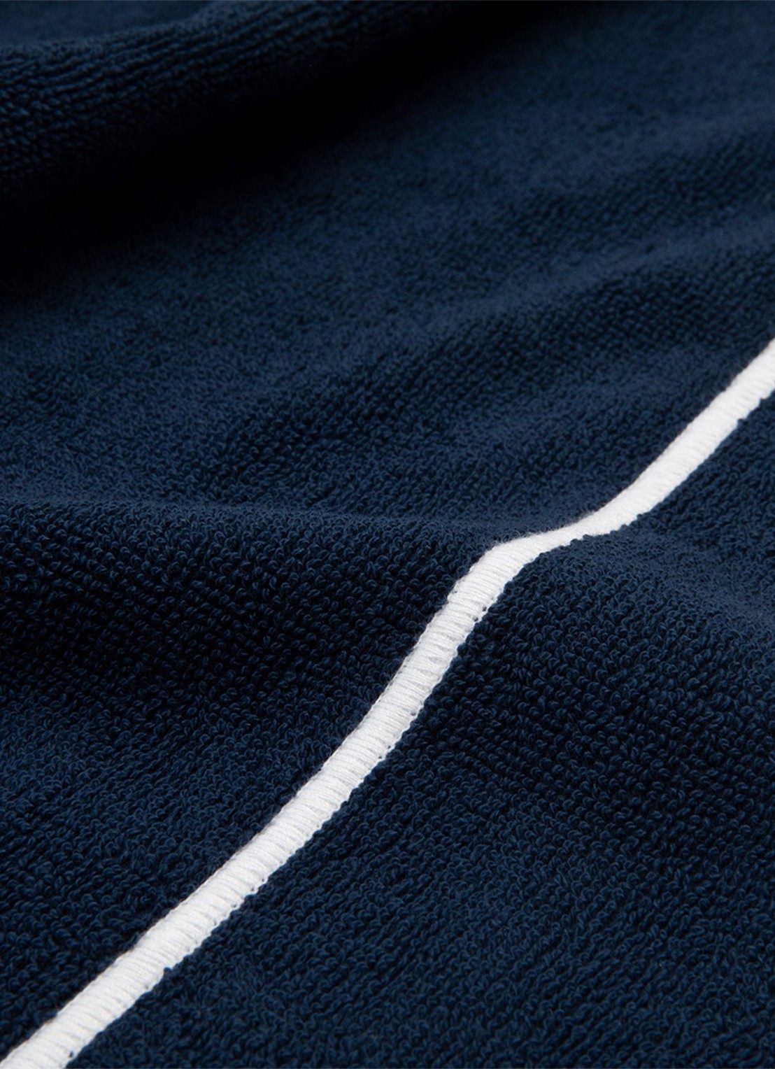 Yves Delorme Croisiere strandlaken  - 480 gr/m2 - 92 x 200 cm - detail blauw