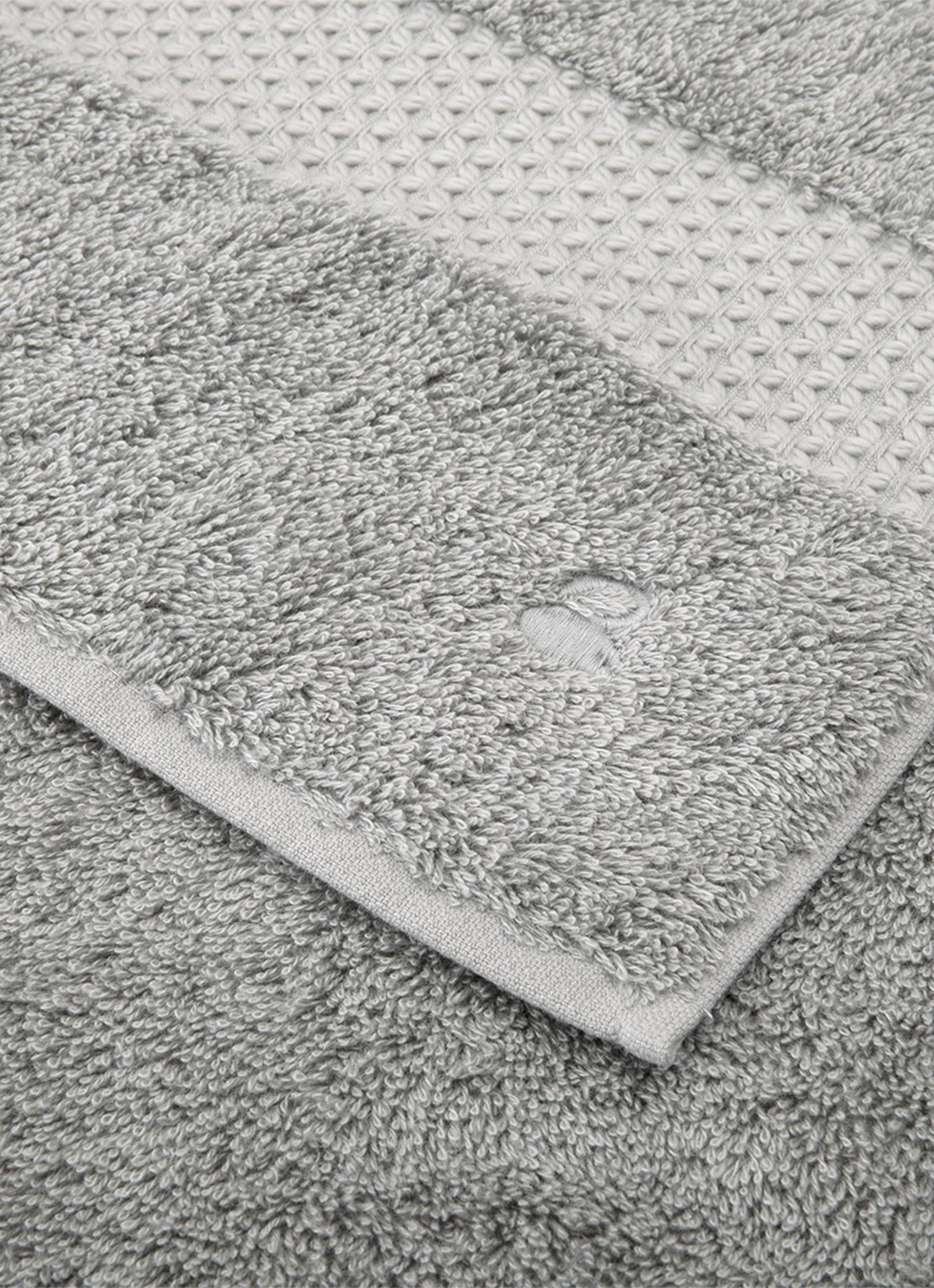 Yves Delorme Etoile badhanddoek - 700 gr/m2 - 55 x 100 cm - voorkant 2 middengrijs