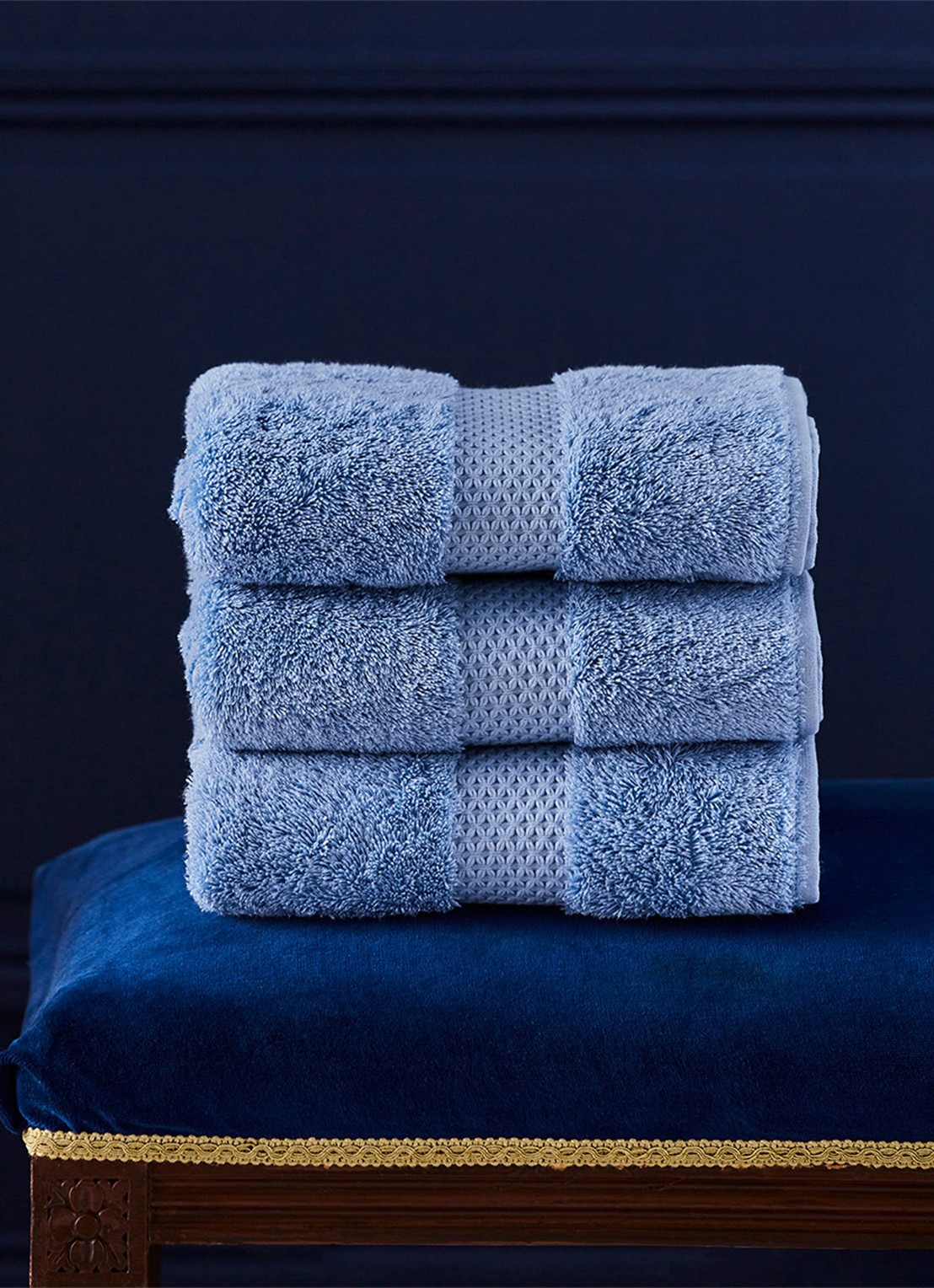 Yves Delorme Etoile badhanddoek - 700 gr/m2 - 55 x 100 cm - detail 5 blauw