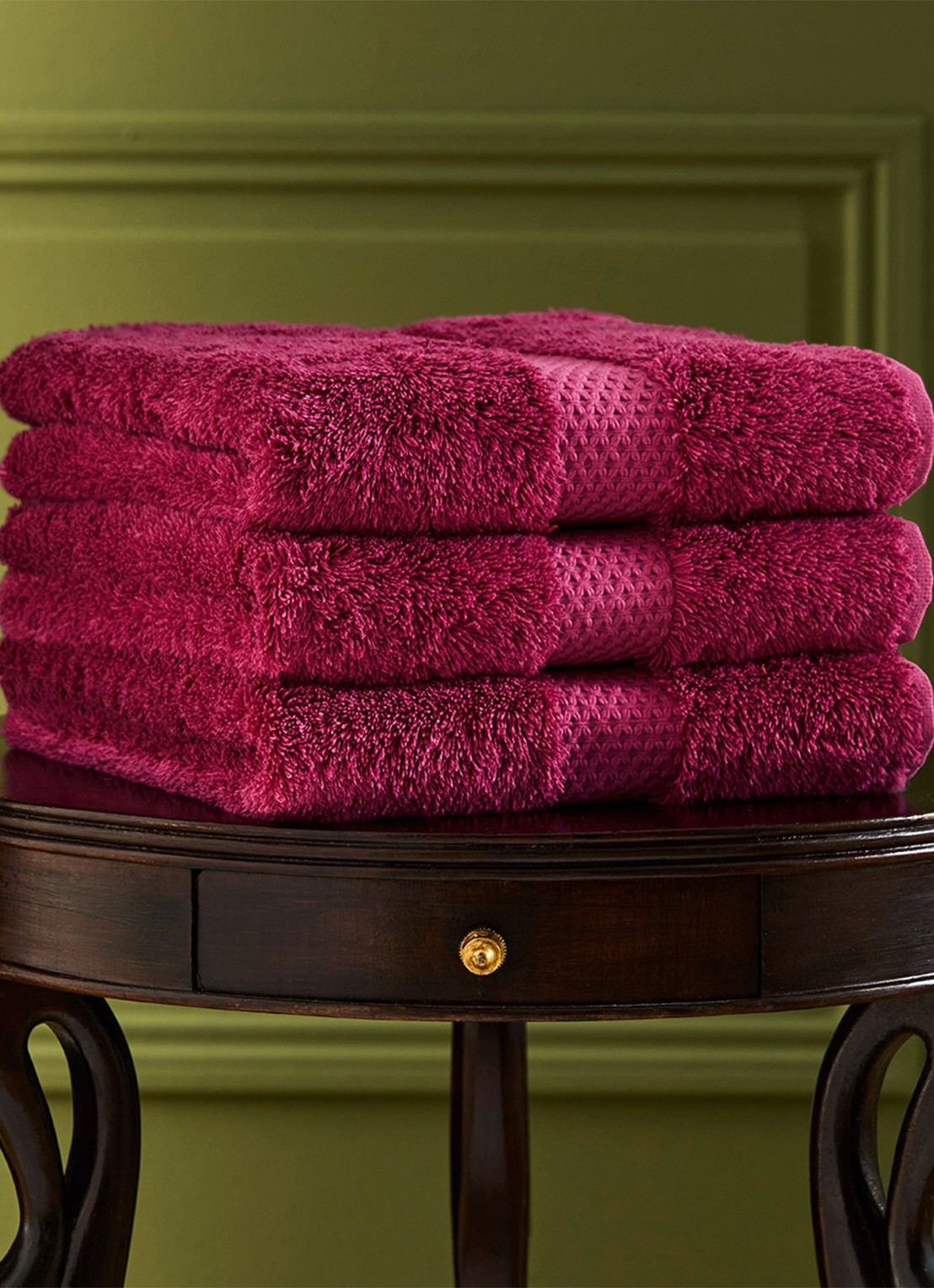 Yves Delorme Etoile badhanddoek - 700 gr/m2 - 55 x 100 cm - voorkant 2 fuchsia
