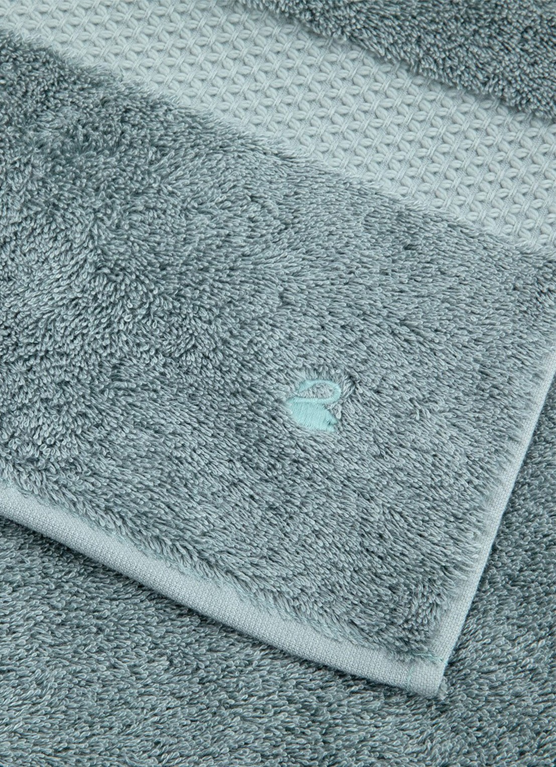 Yves Delorme Etoile badhanddoek - 700g/m2 - 70 x 140 cm - detail 3 turquoise