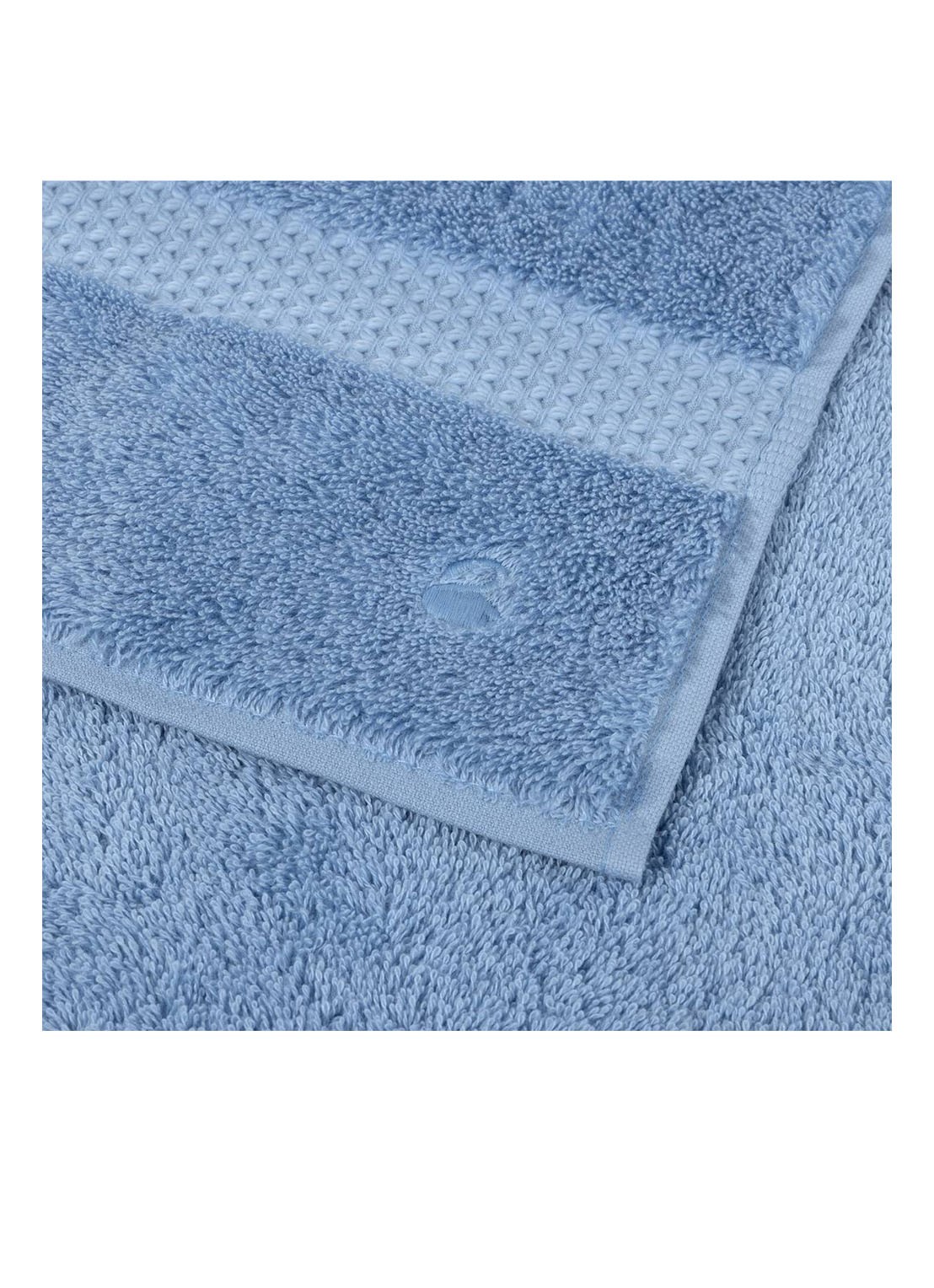 Yves Delorme Etoile badhanddoek - 700g/m2 - 70 x 140 cm - detail 2 lichtblauw