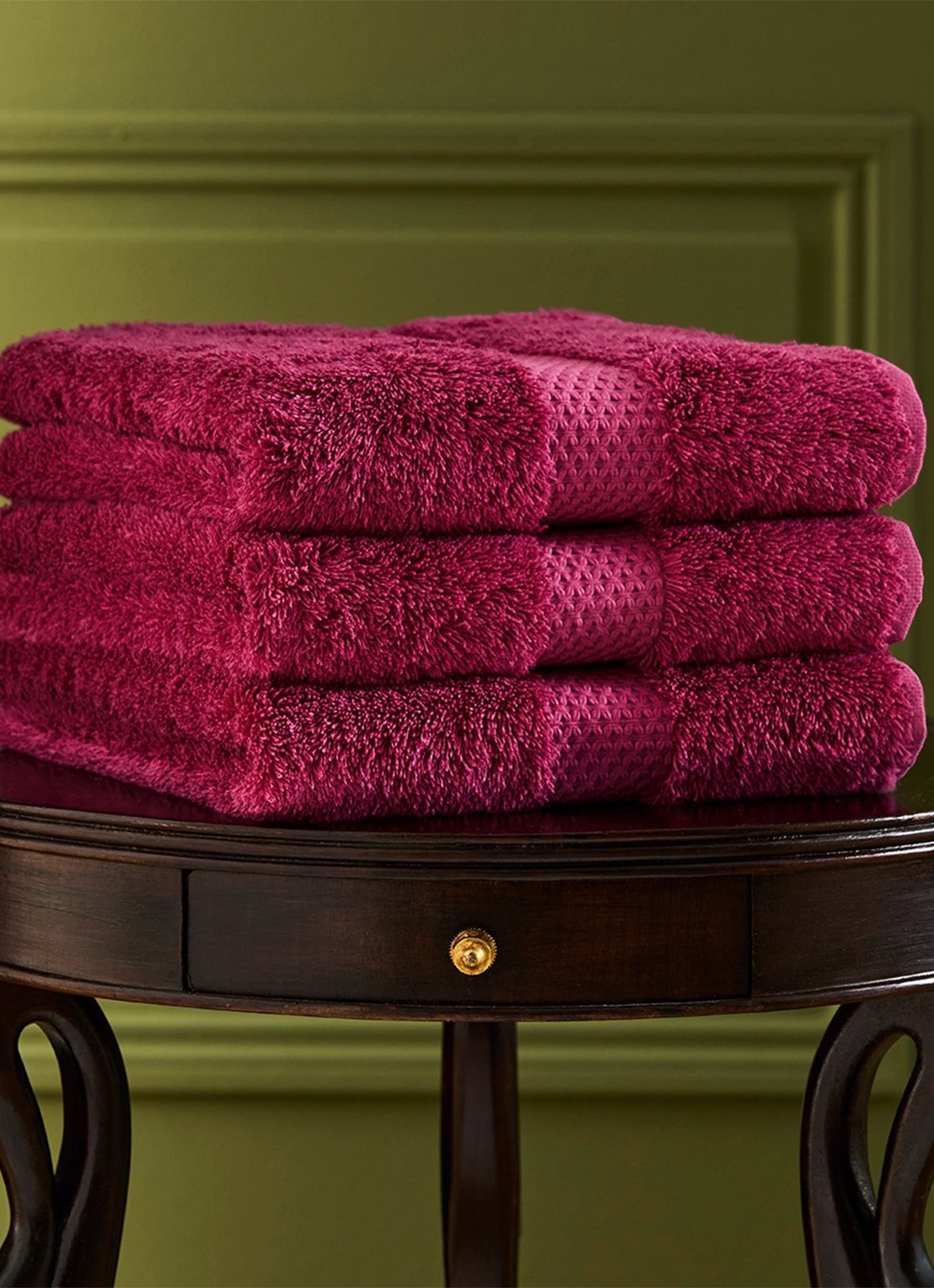 Yves Delorme Etoile badhanddoek - 700g/m2 - 70 x 140 cm - voorkant 2 fuchsia