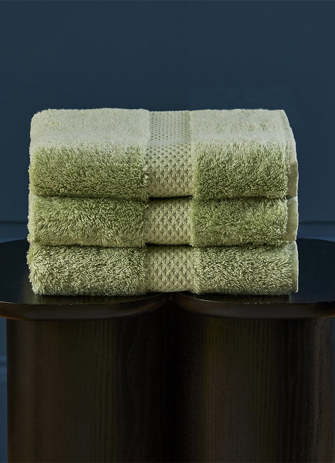 Yves Delorme Etoile badlaken - 700 gr/m2 - 92 x 160 cm - voorkant 4 lindegroen