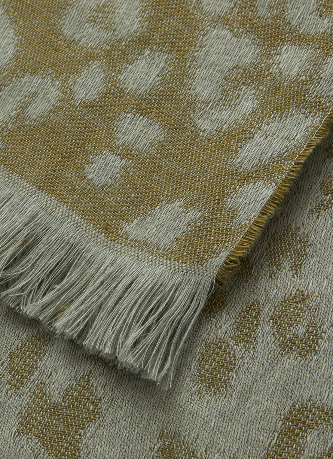 Yves Delorme Fauve plaid van linnen 140 x 160 cm - voorkant 2 khaki