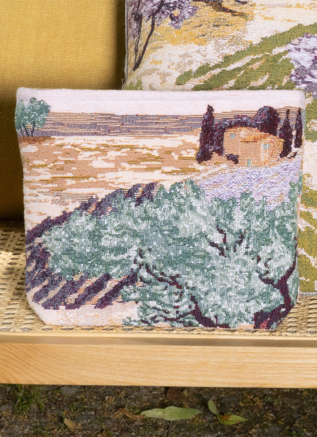 Yves Delorme Les Baux toilettas met print - achterkant 3 lichtroze