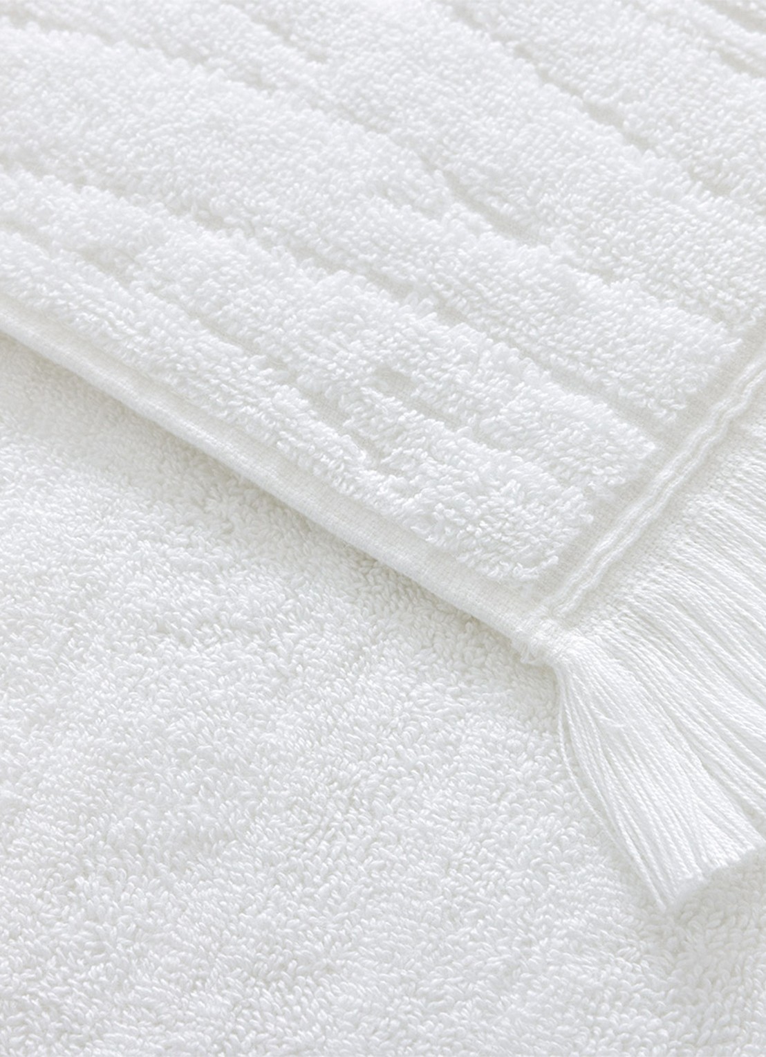 Yves Delorme Luciole badhanddoek - 530 gr/m2 - 90 x 150 cm - achterkant 3 wit
