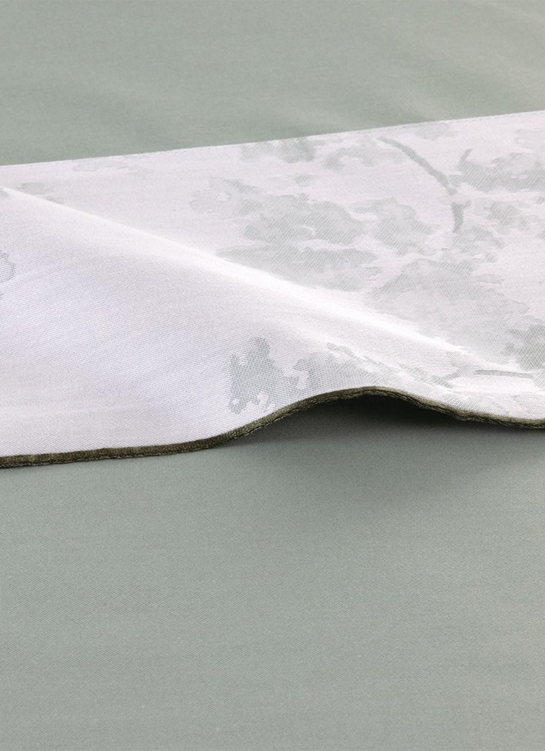 Yves Delorme Muses laken 120TC - detail lindegroen
