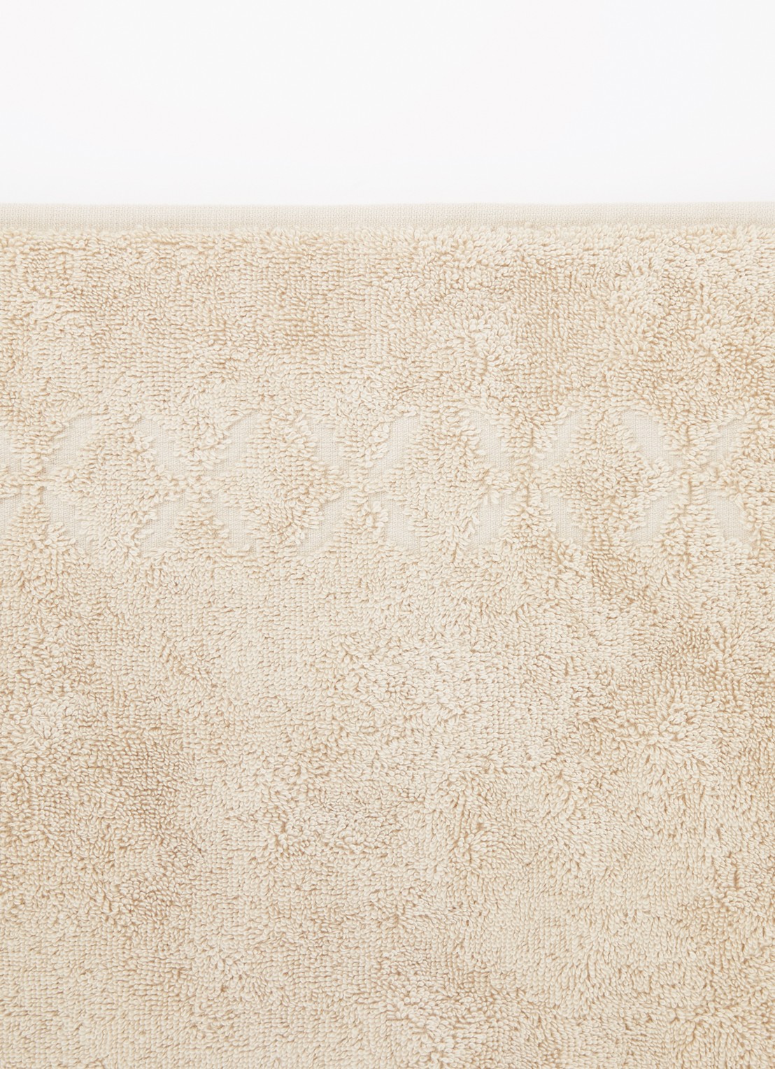 Yves Delorme Nature Amande gastendoek - 550 gr/m2 - detail beige