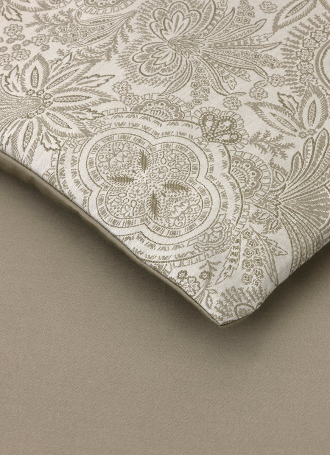 Yves Delorme Patio dekbedovertrek - exclusief kussenslopen - voorkant 2 beige