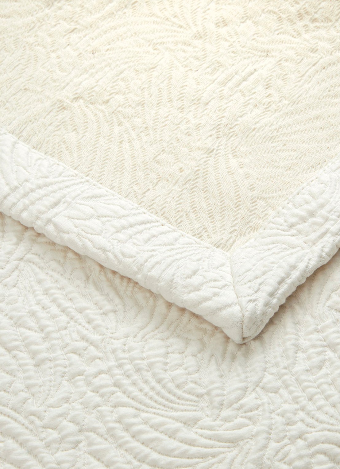 Yves Delorme Santoli bedsprei - voorkant 2 gebroken wit
