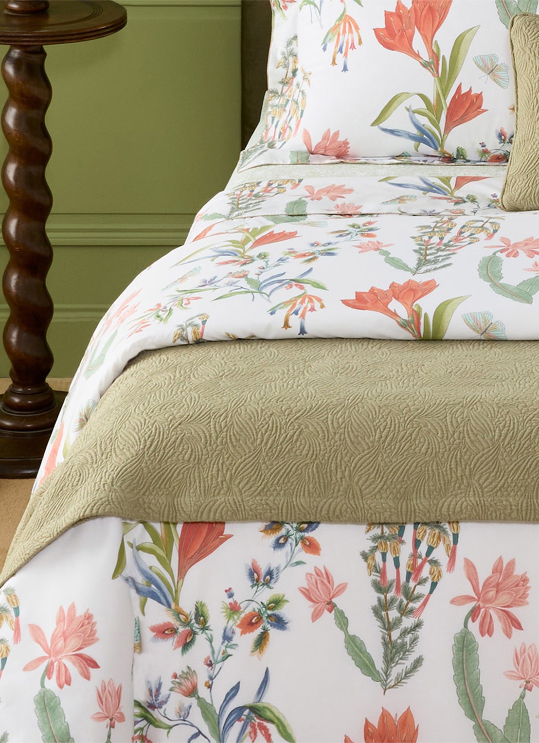 Yves Delorme Santoli bedsprei - voorkant 2 khaki