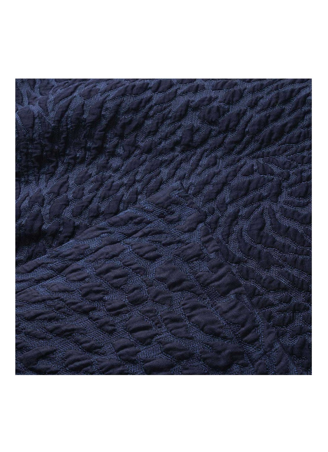 Yves Delorme Souvenir bedsprei in katoenblend - detail 2 donkerblauw
