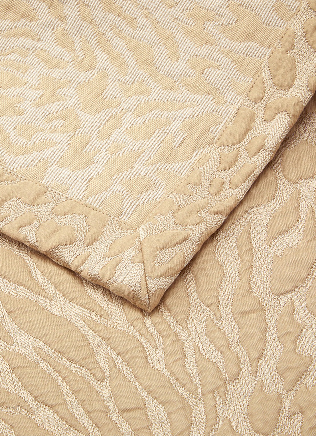 Yves Delorme Souvenir bedsprei in katoenblend - voorkant 3 beige