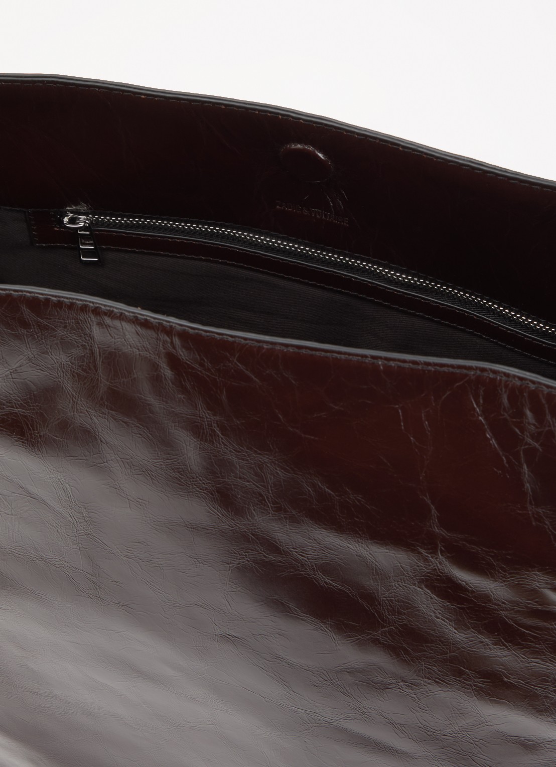 Zadig&Voltaire Jane Hobo Vintage Pantent schoudertas van leer met lakfinish - detail donkerbruin